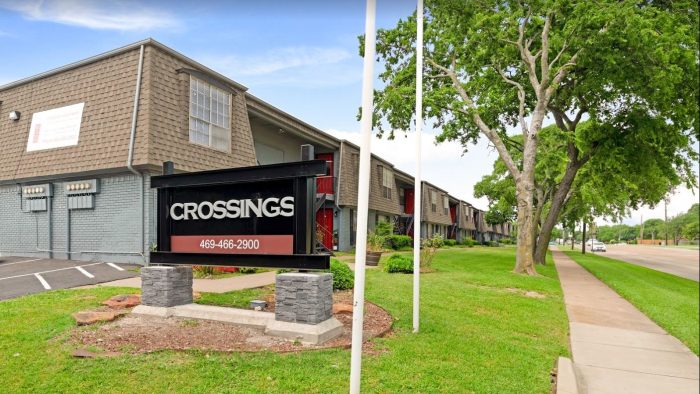 Crossings Garland